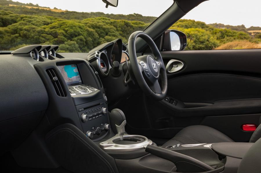 Интерьер Nissan 370Z Roadster (Z34) 2012 года  (AU) (фото 10 из 33)